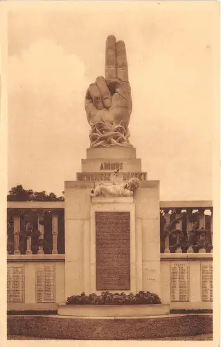 BR32013 Dinant Monument national a la memoire des 23700 martyrs civils de la Bel