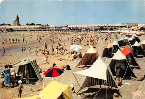 BR13831 La plage Royan france