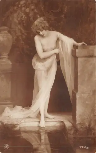 Lot235 Frau betritt den Pool Vintage