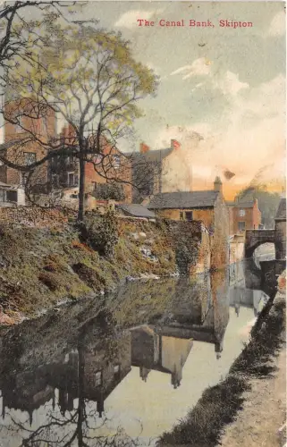 BR61860 the canal bank skipton uk