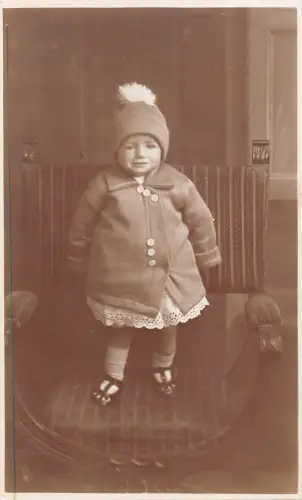 uk33474 british social history photo of a baby real photo uk