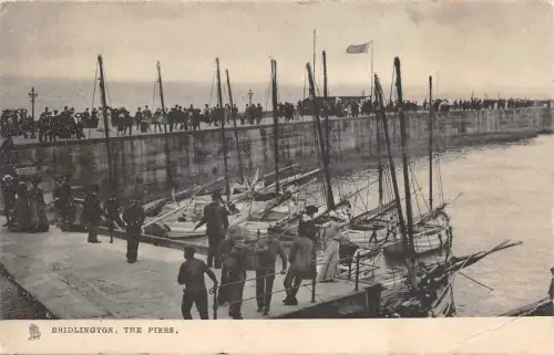 BR64505 bridlington the pier ship bateaux uk
