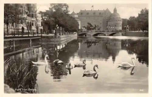 B105117 Schweden Parti fran Orebro Schwanenbraut Brücke