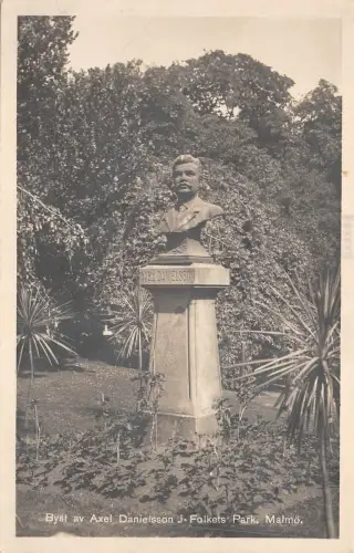 B95102 byst av axel danielsson j folkets park malmo sweden echtfoto