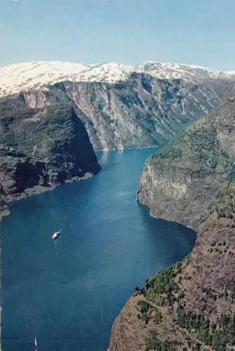 BF15885 norway touristskip pa veg fr front/back image