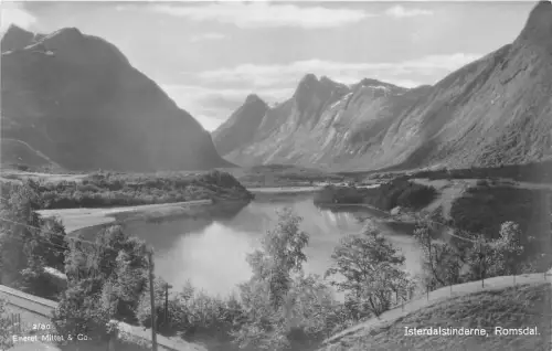 B71371 Isterdalstinderne Romsdal Norwegen