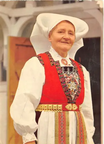 Lot118 Norwegin in Volkstrachten aus Hardanger District