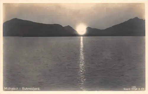 B58131 Norge Norway Midnatsol i Buknesfjord