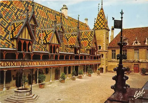 BR21071 Beaune la cour d honneur france
