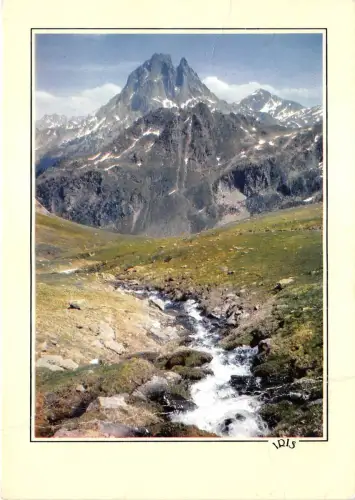 BR8528 Bearn au fil de l eau vers la vallee dominee par le Pic du midi france