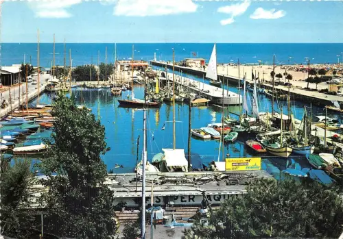 BG6744 riccione darsena ship bateaux italy