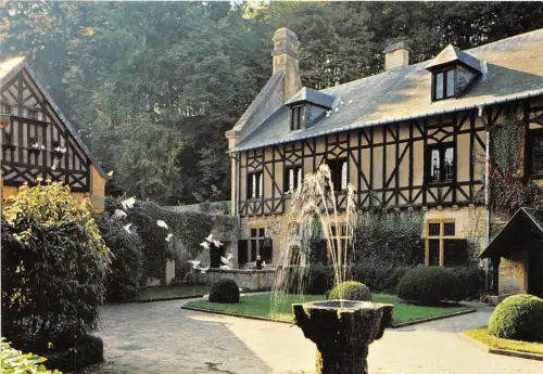 BG5222 abbaye notre dame d orval cour d entree belgien