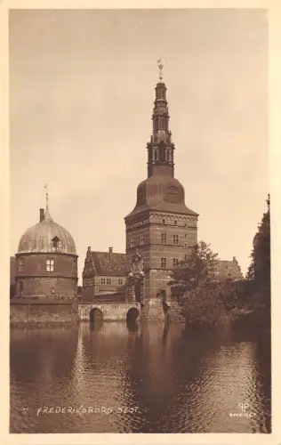B94651 frederiksborg slot echtfoto dänemark