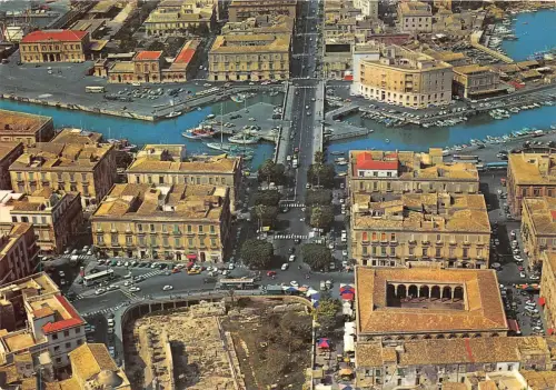 BG17667 veduta aerea del centro cittadino siracusa italy