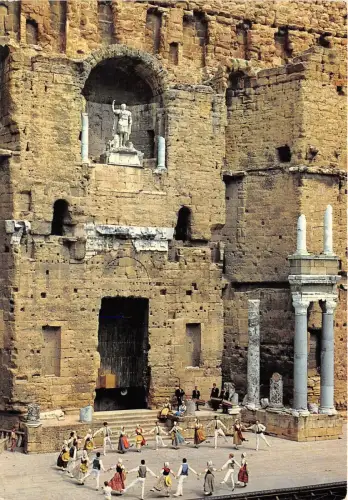 BR23587 Orange Danses du Groupe folklorique france