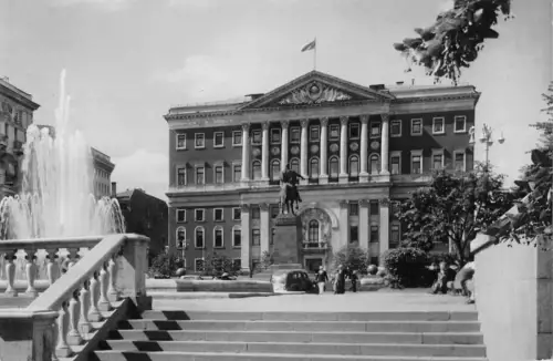 BT3092 Moscow sovetskaya square Russia