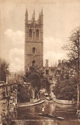 BR94112 Magdalen Tower from Bridge Oxford UK