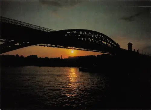 BR85584 Sonnenuntergang über Moskau Fluss Russland