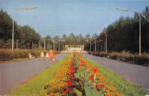 B109380 Russland Kamensk Goroda Park Promenade Blumen