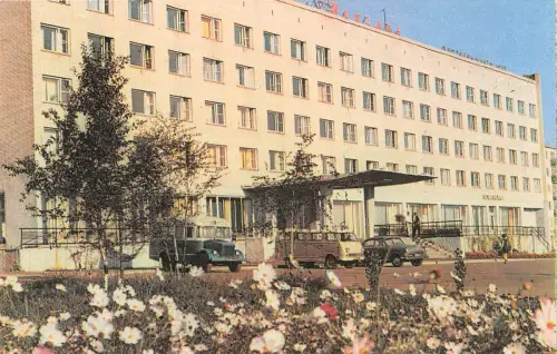 B109333 Russland Hotel Auto Oldtimer Voitures Blumen