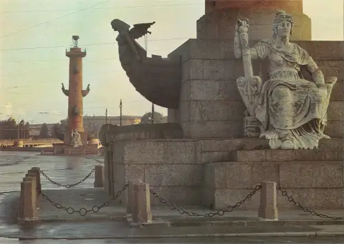 B109265 Russland Leningrad Die Rostralsäulen Allegorie der Newa