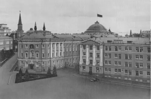 Lot195 Russland Moskau Kreml Gebäude der Regierung der UdSSR