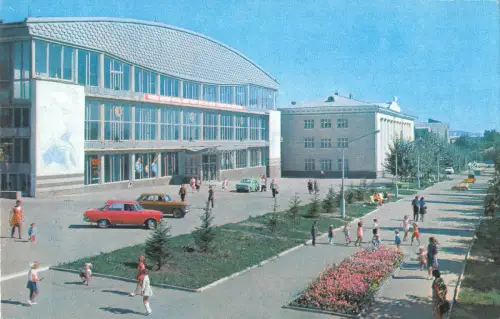 B109375 Russland Saratow Palast Kristall Auto Autos Promenade Voitures