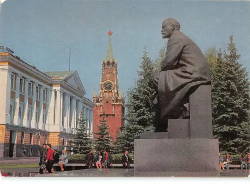 B110117 Russland Moskau Kreml Statue Denkmal Turm Uhr Promenade