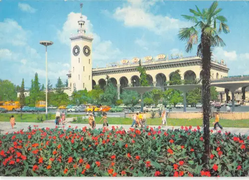 B110103 Russland Sotschi Park Promenade Blumen, Autos Voitures