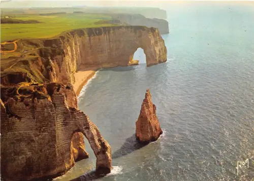 BR23594 Etretat la porte d Aval Frankreich