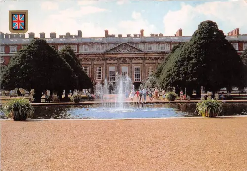 B87722 hampton court palace uk