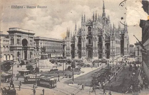 BR32901 Milano Piazza Duomo italy