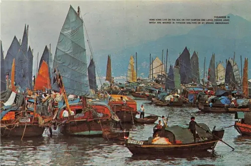 B90080 Schiffsbateaux schwimmende Menschen in Castle Peak Bay Hongkong China