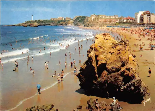 BR8837 La Grande Plage le rocher des enfants Biarritz Frankreich