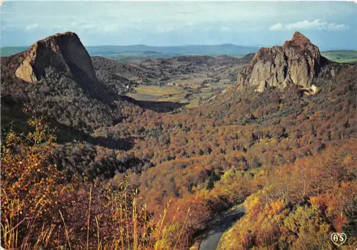B53502 Auvergne Les Roches Tuiliere et Sanadoire france