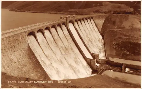 BR69645 Elan Valley Claerwen Dam Wales Richter 25072 Echtfoto