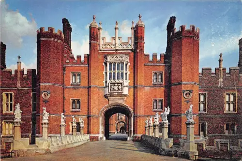 B87720 Hampton Court UK