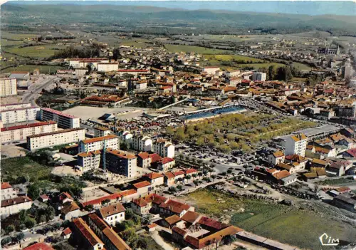 BR16164 Bourg Vue generale aerienne France