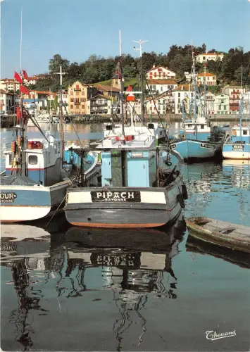 BR8642 Ciboure Le Quai Ravel Schiffsbateaux St Jean de Luz Frankreich