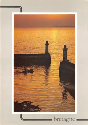 B51677 Breatagne vers les lieux de peche au etit jour ship bateaux france