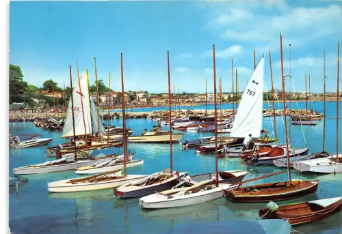 BR4568 Vu du port de la salice Antibes Schiff bateaux france