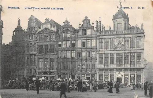 Br34828 Bruxelles Grand Place marche aux fleurs Belgien