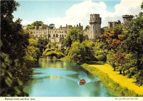 B87829 River Avon Warwick Castle UK