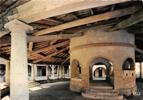 BR15737 Auvillar la halle circulaire france