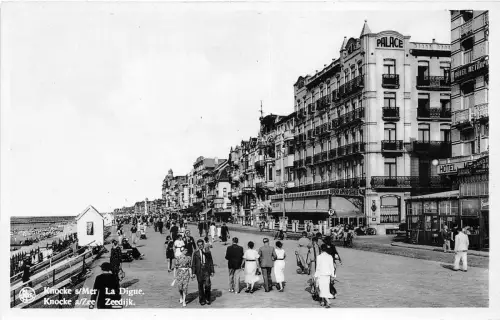 BG25864 knocke s mer la digue belgium
