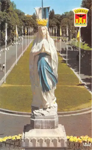 BG5544 lourdes la vierge couronnee france
