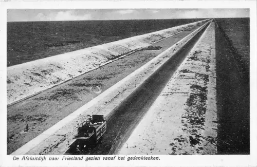 BR57234 gezien vanaf het gedenkteeken De Afsluitdijk naar Fries Netherlands