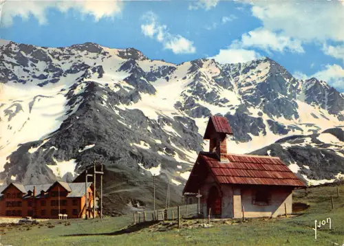 BR16036 Col du lautaret les pics de Beige horse chaveaux France