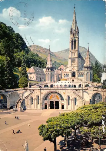 BR15980 La Basilique et l Esplanade Lourdes Frankreich