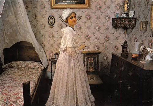 B53435 Musee agathois La chambre de la jeune fille france